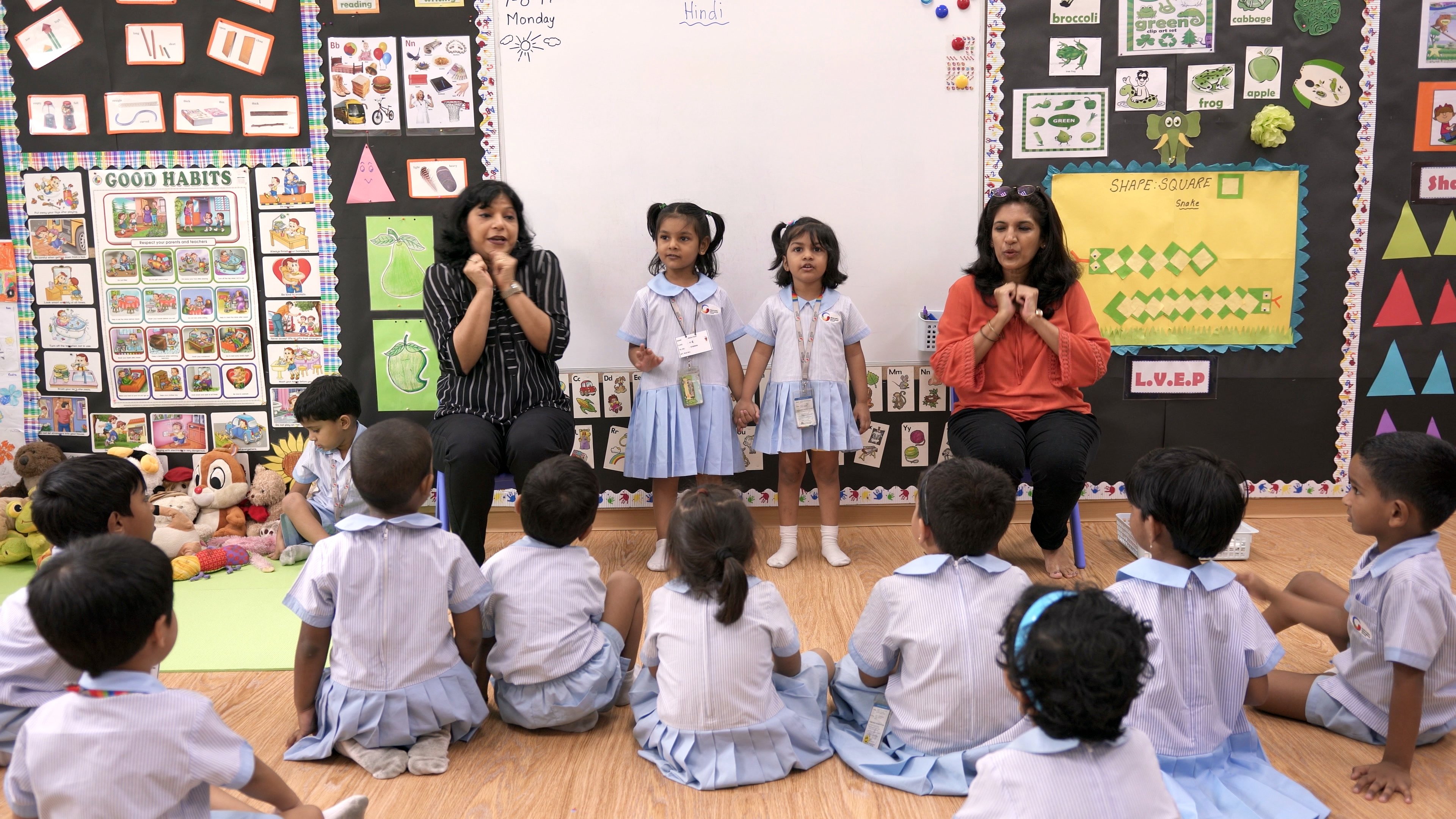 GIIS_PreSchool_Teacherswithstudents-classroom